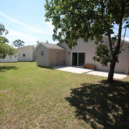 A Beautiful Queen Bedroom Orlando Exterior photo