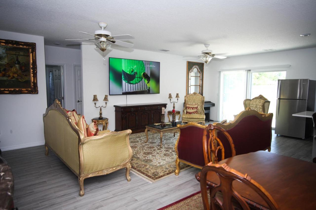 A Beautiful Queen Bedroom Orlando Exterior photo