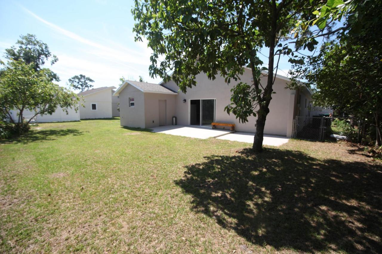 A Beautiful Queen Bedroom Orlando Exterior photo